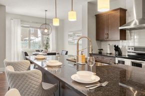 Entire Private Luxury Home, Garage, Near Airport
